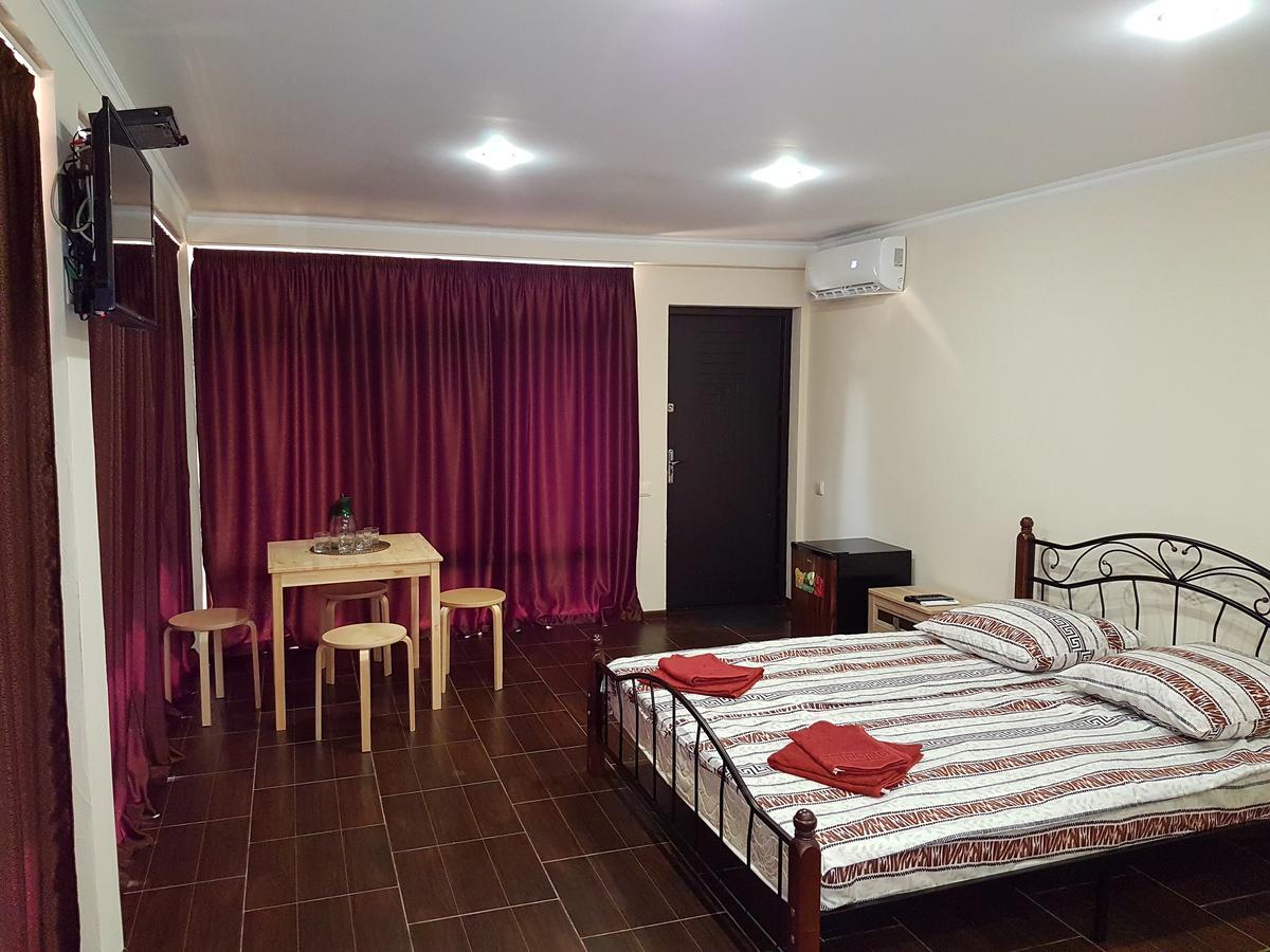 Guest House Black Sea Піцунда Екстер'єр фото